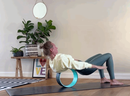 被譽為輔具神器的-瑜伽輪,你會用嗎?(附練習序列) 被譽為輔具神器的-瑜伽輪,你會用嗎?(附練習序列)