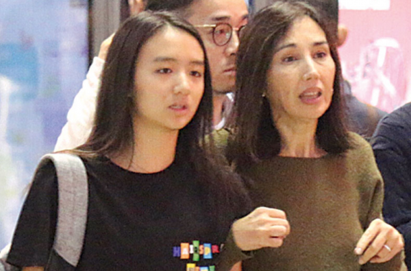 恭喜！柏安妮17歲女兒奪最佳新人獎，簽約古天樂公司出道不到一年