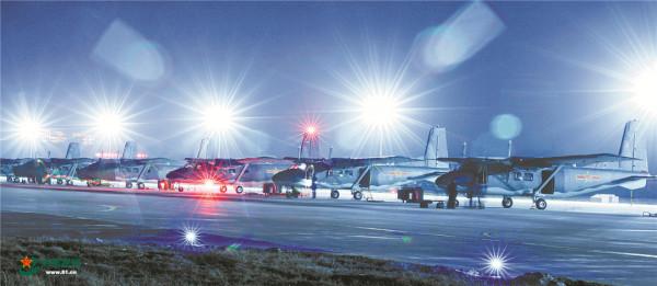 空降兵某航運旅組織跨晝夜飛行訓練影像