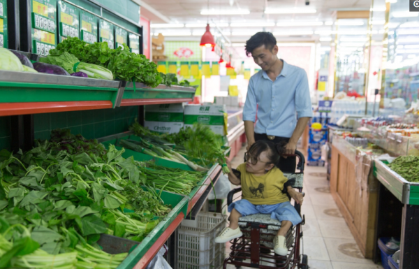 68釐米高姑娘17歲當老闆,嫁帥丈夫,如今買房買車幸福如初 68釐米高姑娘17歲當老闆,嫁帥丈夫,如今買房買車幸福如初