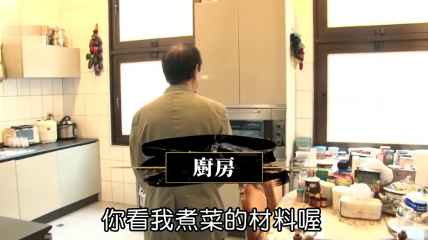 香港演員賣3億豪宅,馬桶20W、花瓶60W,卻帶家人住進小房子 香港演員賣3億豪宅,馬桶20W、花瓶60W,卻帶家人住進小房子