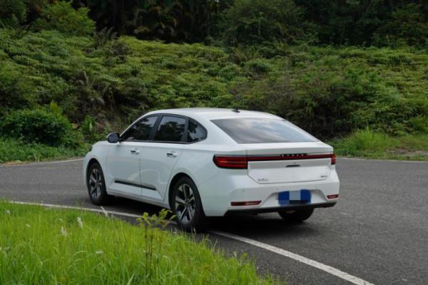 1.5T+CVT動力總成，8萬級的智慧轎車，寶駿RC-5能俘獲年輕人嗎？