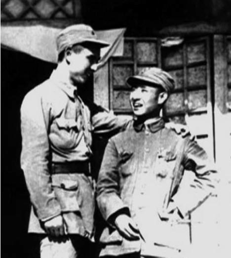 時隔20年,毛主席念念不忘“張瘋子”,授銜儀式上緊緊握住他的手 時隔20年,毛主席念念不忘“張瘋子”,授銜儀式上緊緊握住他的手