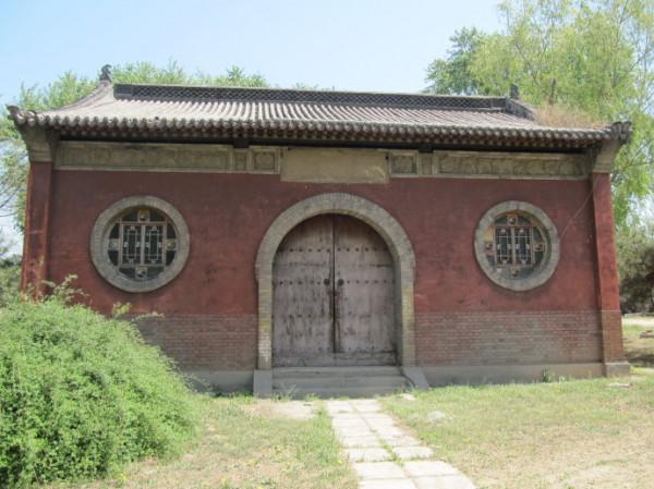 民間故事:木匠夜宿破廟,亡者來借酒,問他要多少,亡者:一桶酒 民間故事:木匠夜宿破廟,亡者來借酒,問他要多少,亡者:一桶酒