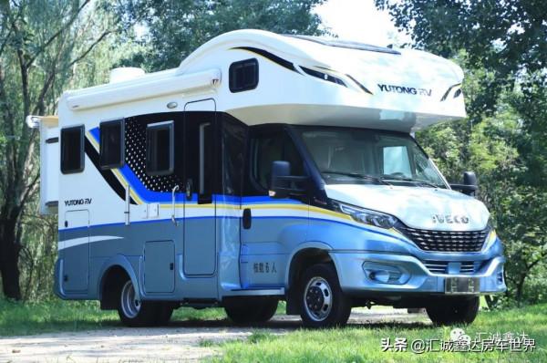 實拍國內頂級房車!輕坦克噸位,用料紮實帶智慧!6人食宿真方便 實拍國內頂級房車!輕坦克噸位,用料紮實帶智慧!6人食宿真方便