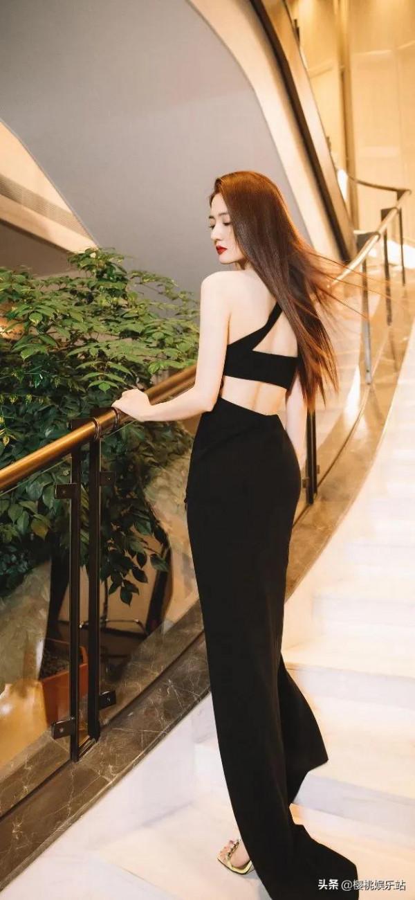 徐璐驚豔美圖,膚白有氣質,笑容甜美心動的感覺 徐璐驚豔美圖,膚白有氣質,笑容甜美心動的感覺