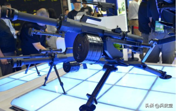 國產新型防暴榴QLL12亮相？唧筒式發射原理，工兵現在也有重武器