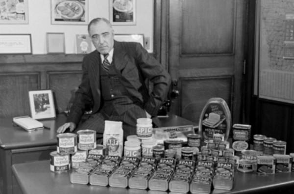 二戰時期美軍有多挑食？午餐肉罐頭當垃圾，盟軍撿起扔在地上的吃