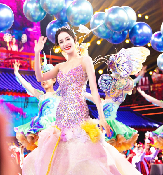 看了嘉行藝人對公司的評價,終於明白迪麗熱巴為何能堅守7年 看了嘉行藝人對公司的評價,終於明白迪麗熱巴為何能堅守7年