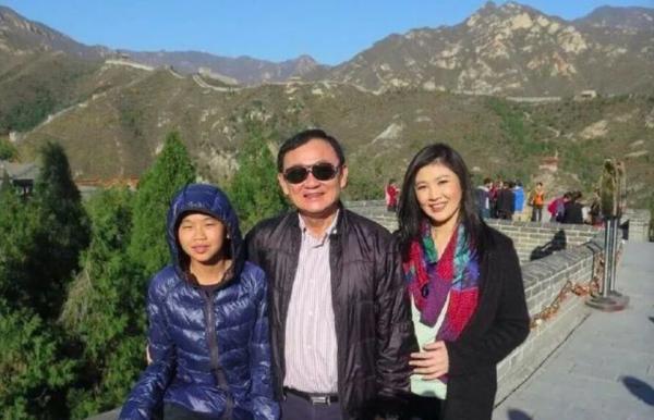 54歲英拉穿粉衣扮嫩,同框比美贏小24歲不丹王后,哥哥始終守護她 54歲英拉穿粉衣扮嫩,同框比美贏小24歲不丹王后,哥哥始終守護她