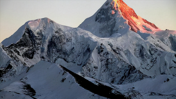 中國蜀山之王，比珠穆朗瑪峰更難攀登，到底是什麼原因呢？