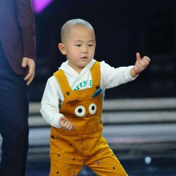 被當成搖錢樹的童星,鄧鳴賀去世時僅9歲,紀寶如被家人囚禁 被當成搖錢樹的童星,鄧鳴賀去世時僅9歲,紀寶如被家人囚禁