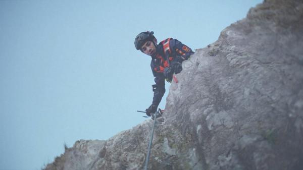 老爸辦公室被劫持,男主衝上去就想送人頭,黃景瑜新劇人設太中二 老爸辦公室被劫持,男主衝上去就想送人頭,黃景瑜新劇人設太中二