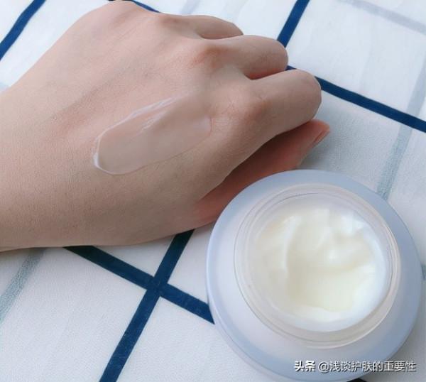 感覺面部面板鬆弛,抗衰緊緻護膚品哪個好? 感覺面部面板鬆弛,抗衰緊緻護膚品哪個好?