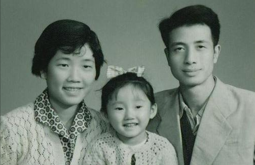 成方圓：兩段失敗婚姻，62歲活成少女，正在優雅老去
