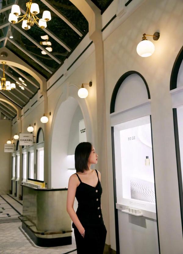 香奈兒品牌形象大使宋茜，美麗知性，優雅，散發迷人的氣息