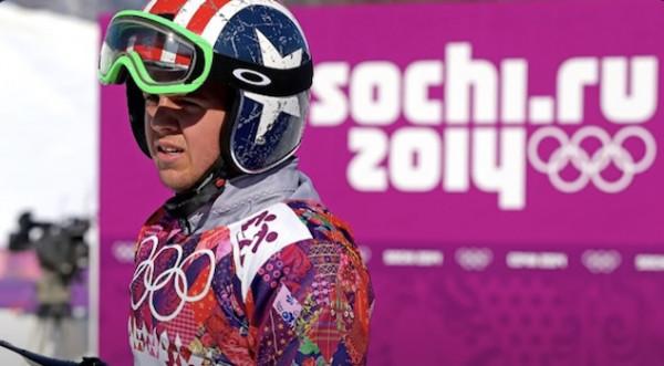 美國網紅開飛機灑朋友骨灰中途墜機？疑點太多被群噴：擺拍