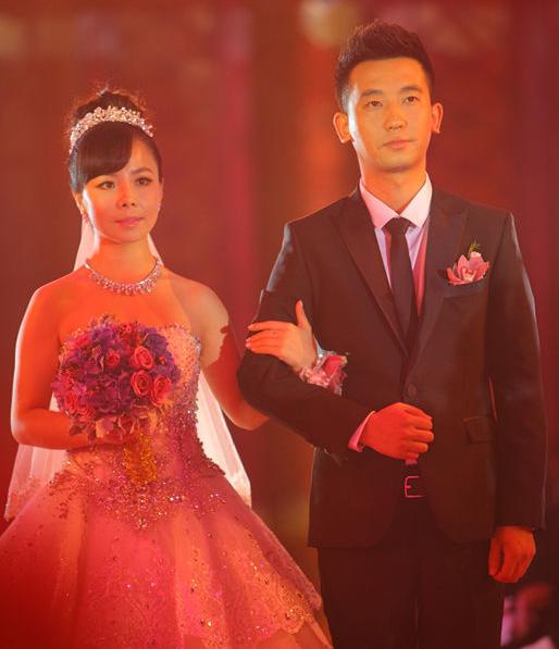 王二妮：23歲成名，放棄百萬年薪下嫁農村，婆婆的態度讓她不後悔