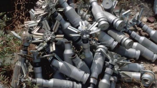 美國打仗有多兇殘？75萬根鋼針自天而降，10分鐘內刺穿上千人