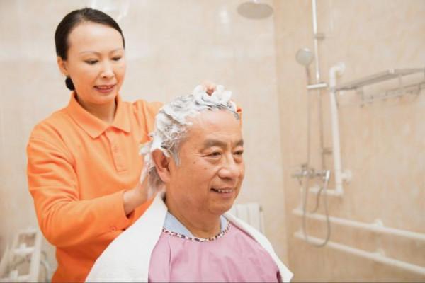 中老年人要注意,這3件事情不能太勤快,越勤快越容易生病 中老年人要注意,這3件事情不能太勤快,越勤快越容易生病