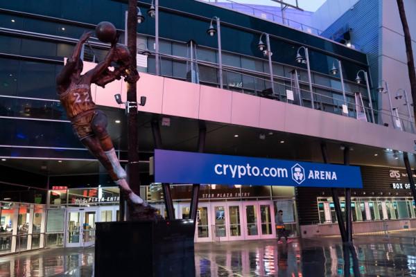 更名後湖人主場可能發生5件事：詹眉球衣退役 科比雕像豎立