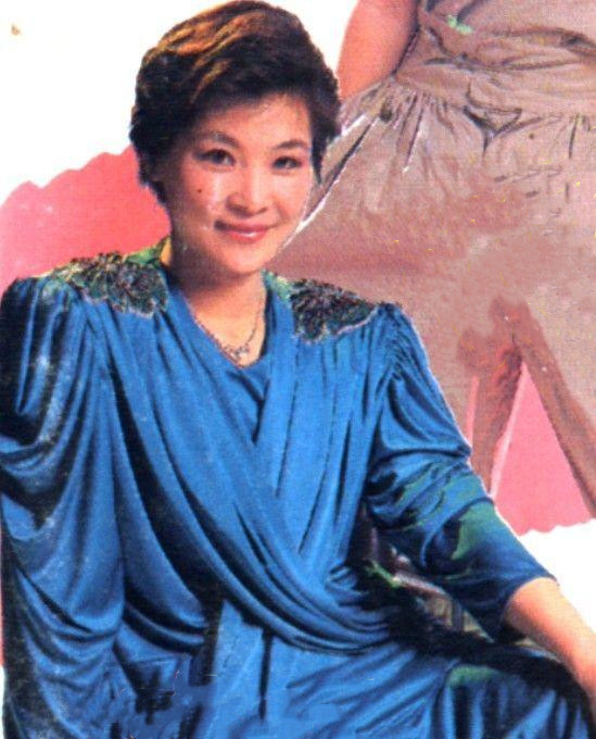 範琳琳:28歲嫁恩師,對母親有虧欠,兩枚軍功章陪伴去世父母 範琳琳:28歲嫁恩師,對母親有虧欠,兩枚軍功章陪伴去世父母