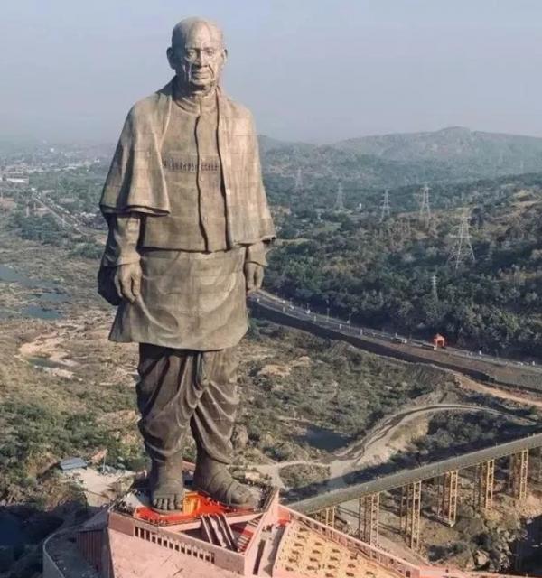 印度造世界最高雕像,對外宣稱全國產,不敢承認從中國進的原材料 印度造世界最高雕像,對外宣稱全國產,不敢承認從中國進的原材料