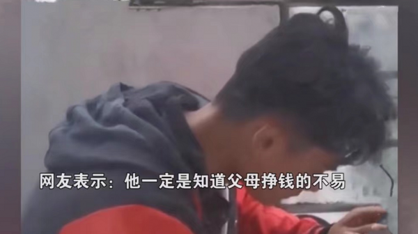 校園卡遺失被刷一個月餐費,男生委屈落淚:“我一頓飯才4元” 校園卡遺失被刷一個月餐費,男生委屈落淚:“我一頓飯才4元”