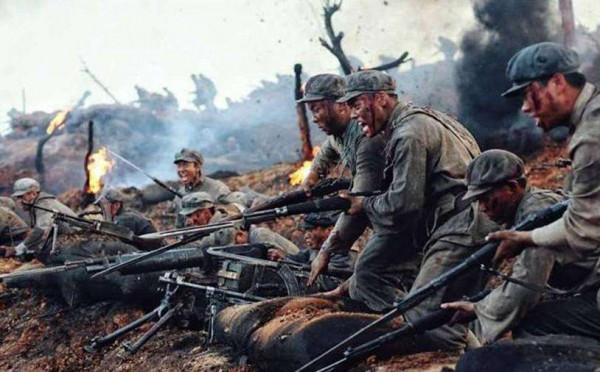 軍史上奇特的一幕：戰士掏錯了武器，卻陰差陽錯嚇退了敵軍