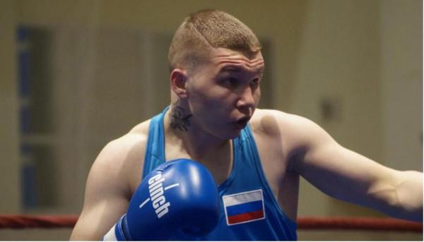 驚險!和朋友釣魚途中遭熊突襲,俄拳擊運動員用刀殺死熊 驚險!和朋友釣魚途中遭熊突襲,俄拳擊運動員用刀殺死熊