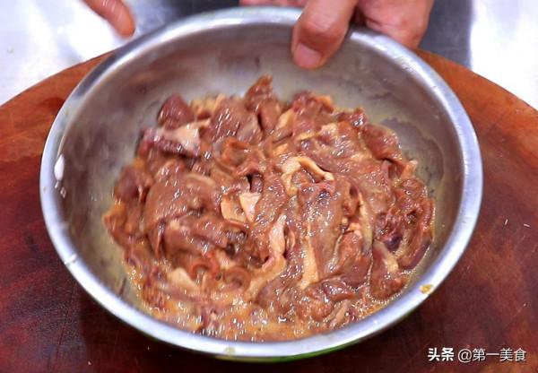 爆炒豬心很多人第一步就做錯了，難怪有腥味，廚師長教你正確做法