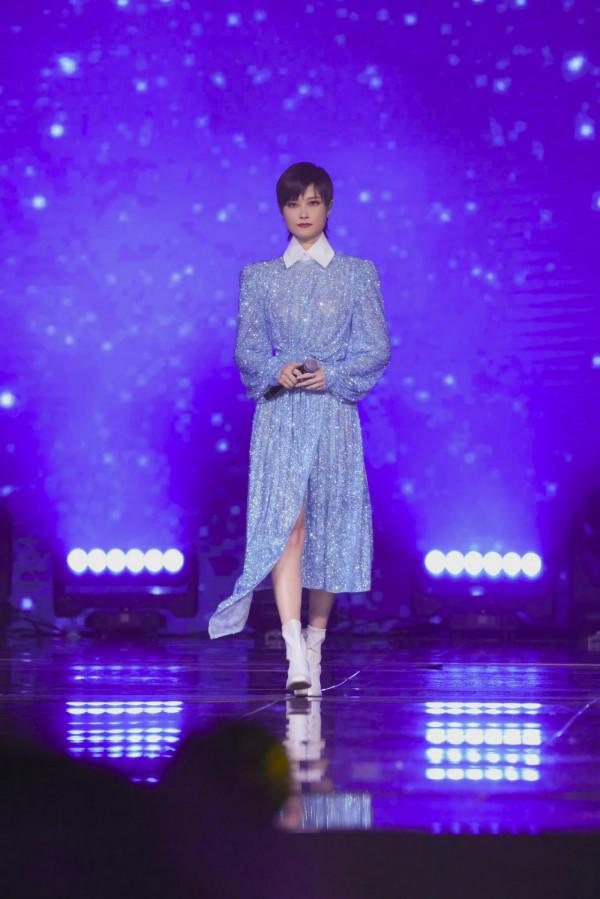 大灣區中秋晚會:溫碧霞露肩撩人,趙麗穎又仙又欲,舒淇驚豔全場 大灣區中秋晚會:溫碧霞露肩撩人,趙麗穎又仙又欲,舒淇驚豔全場