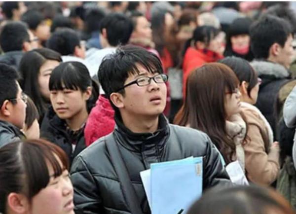 985畢業生掃大街,211畢業生送快遞,還有3類學生正被社會淘汰 985畢業生掃大街,211畢業生送快遞,還有3類學生正被社會淘汰