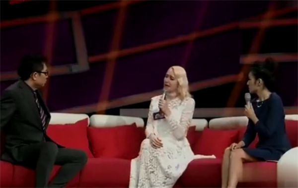 2013年，德國美女聲淚俱下，感謝中醫，救了她們一家