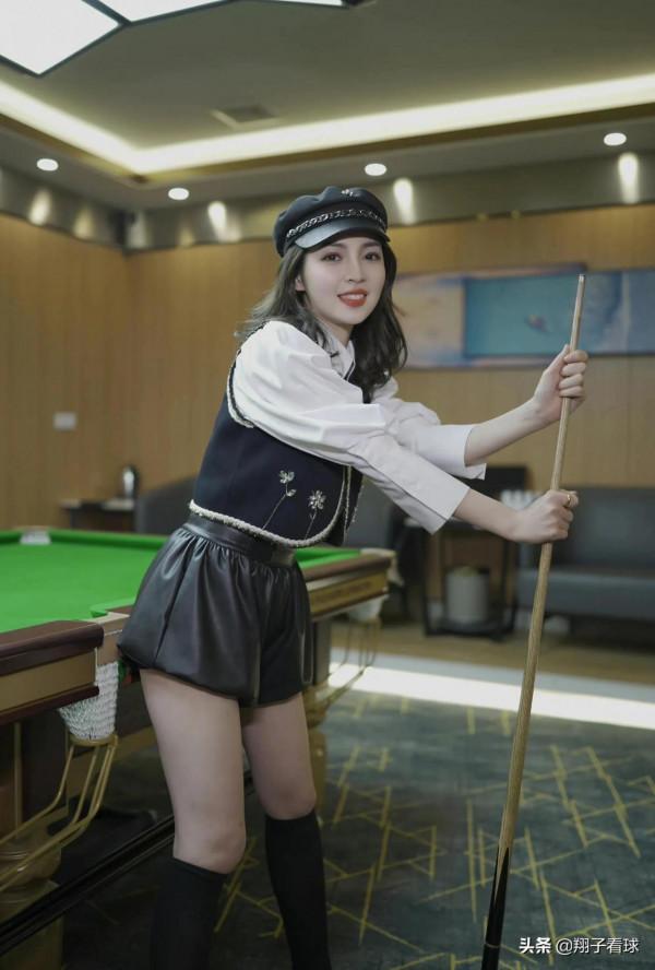 最美裁判王鍾瑤曬照,28歲的她依然很稚嫩,還是薩拉赫鐵桿粉絲 最美裁判王鍾瑤曬照,28歲的她依然很稚嫩,還是薩拉赫鐵桿粉絲