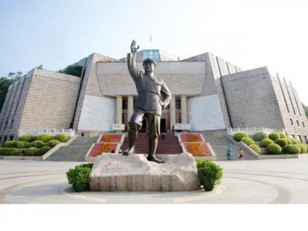 紅軍軍長歸隱江湖，臨終告訴妻子：同事們都在北平當大官