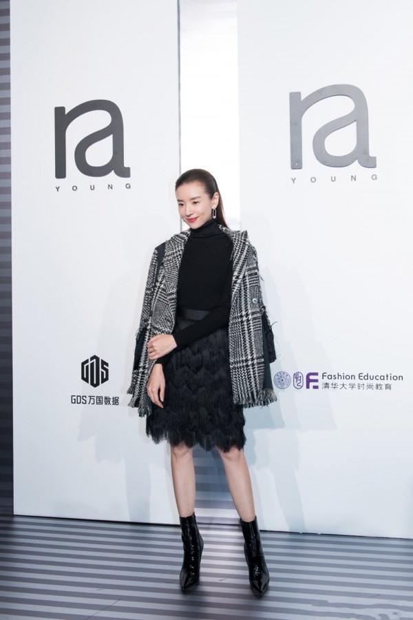 董潔不得了!穿毛衣裙坐姿很隨意,網友:我可不敢這樣穿 董潔不得了!穿毛衣裙坐姿很隨意,網友:我可不敢這樣穿