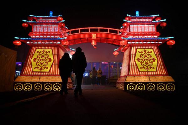 法國舉辦花燈節 中國風燈籠亮麗多彩 法國舉辦花燈節 中國風燈籠亮麗多彩