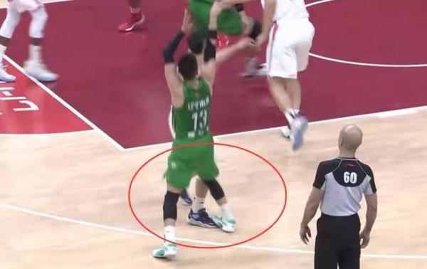 如果沒有特殊訓練過，“被墊腳”就是一個大機率事件