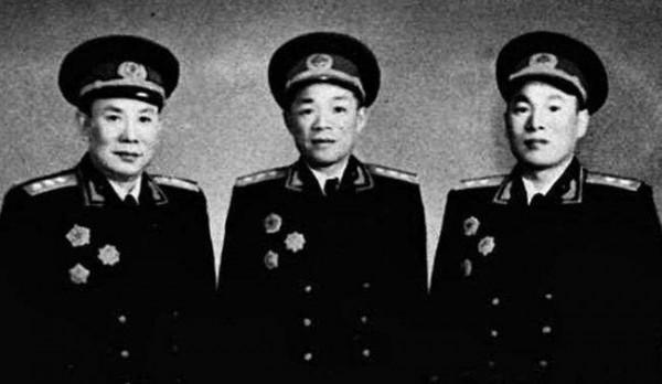 紅四方面軍一個炊事班，班長是開國中將，兩名背鍋戰士都成為上將