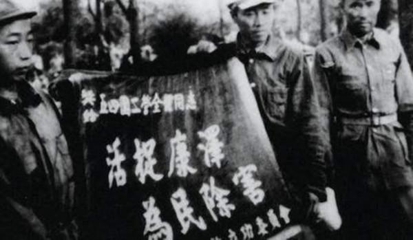 劉伯承說留活口，毛澤東要他帶上鐐銬，王近山抓的人究竟是誰？