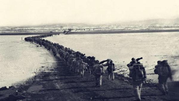 美軍“開國元勳師”遭重創，老兵回憶：中國人的手榴彈戰術太可怕