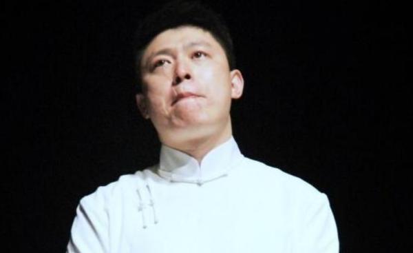 曹雲金有膽大鬧生日宴，卻沒膽惹李鶴東，這人究竟是什麼來頭呢？