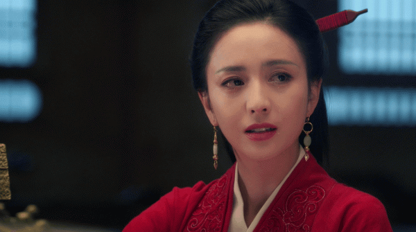 甜美可人的佟麗婭,現代裝和古裝扮都一樣明豔動人 甜美可人的佟麗婭,現代裝和古裝扮都一樣明豔動人