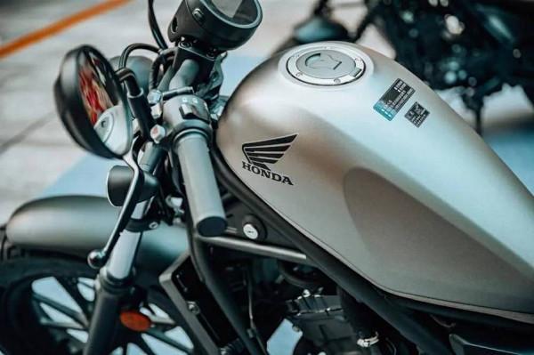 兩大熱門巡航車!CM300 VS 金吉拉,你選誰? 兩大熱門巡航車!CM300 VS 金吉拉,你選誰?