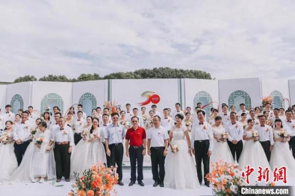 華東交大邀50對校友伉儷重返校園舉行集體婚禮 華東交大邀50對校友伉儷重返校園舉行集體婚禮