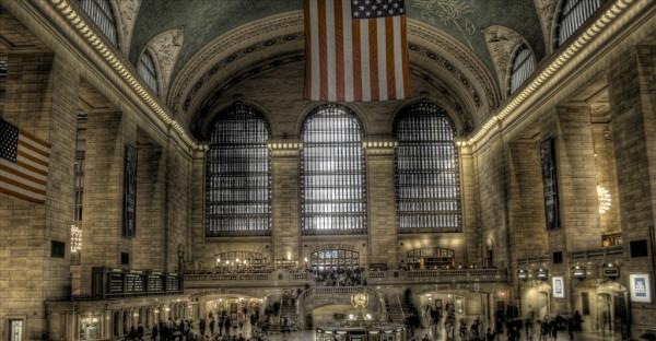 死也不打疫苗，還狂開新冠派對，為什麼只有美國人越來越“反智”