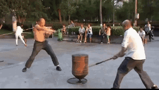 快停下,你以為護腰的5個動作,其實很傷腰 快停下,你以為護腰的5個動作,其實很傷腰