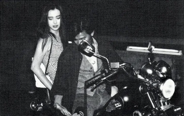 30年前在片場的王祖賢(多圖),躺在懷裡的那張可太美了 30年前在片場的王祖賢(多圖),躺在懷裡的那張可太美了