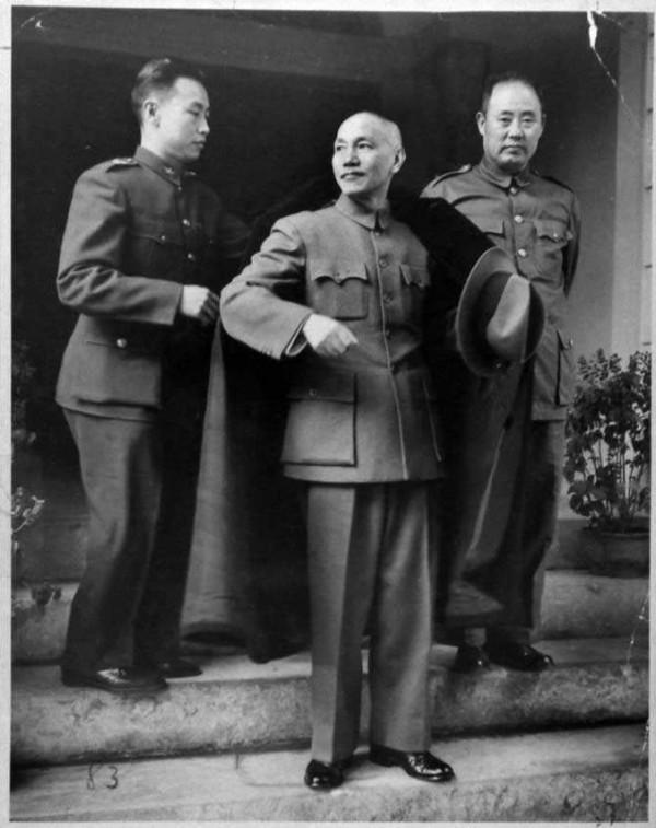 王陵基被俘後大罵蔣介石，杜聿明獄中給他刮鬍子，獲特赦時已81歲